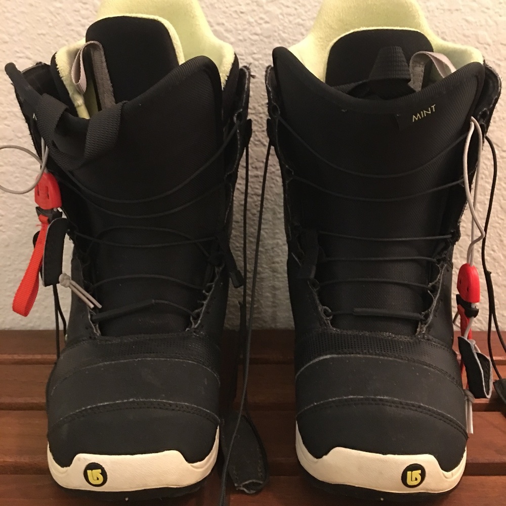 Women’s Burton Mint snowboarding boot